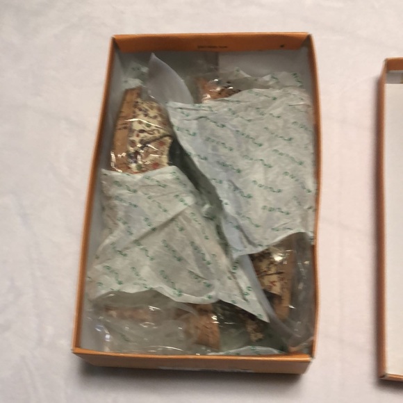 Unisa open tie heels - Picture 8 of 8